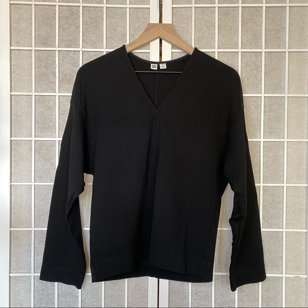 Uniqlo U black sweatshirt